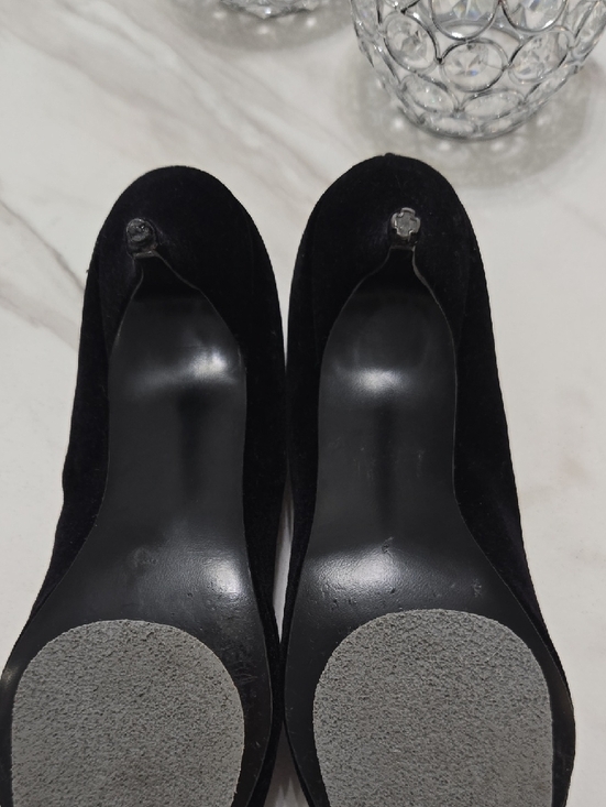 Vintage Notorious heels for Bakers-Leeds . Women's Black Suede with Gold Insole - Picture 5 of 9